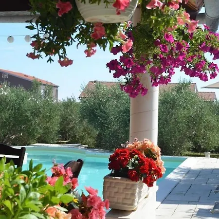 Family-friendly With Swimming Pool Povljana, Pag - 244 アパート