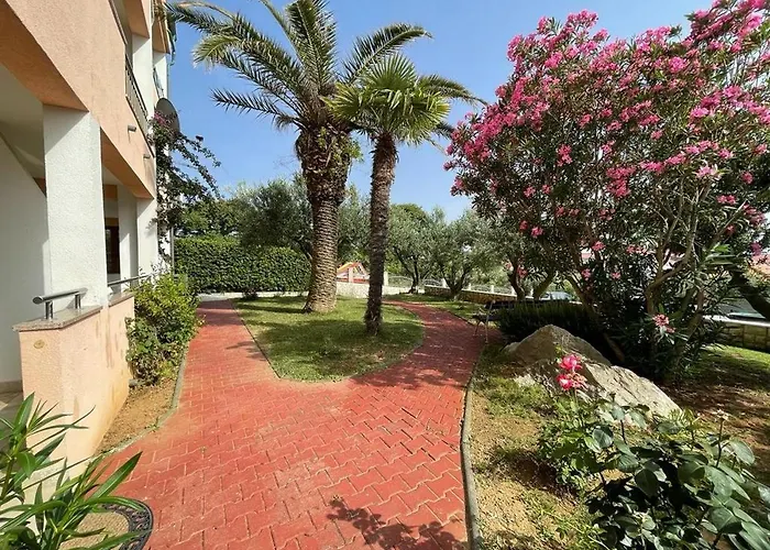 Family-friendly With Swimming Pool Povljana, Pag - 244 アパート *