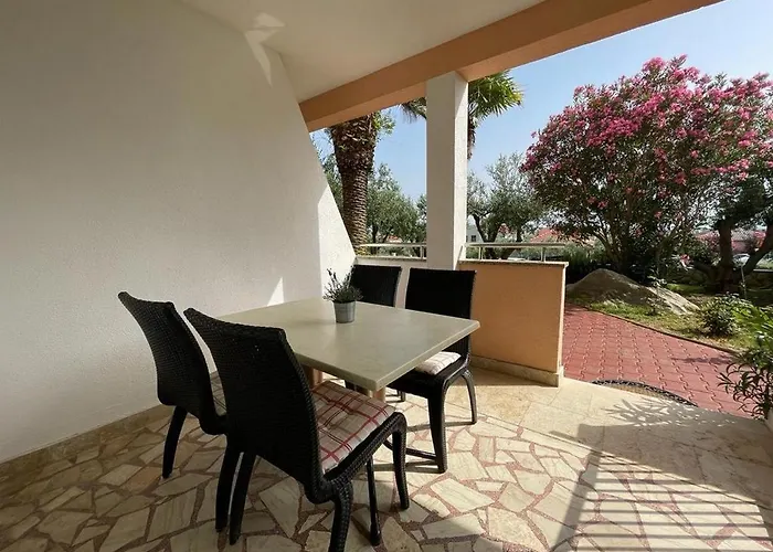 Апартаменты Family-Friendly Apartments With Swimming Pool Povljana, Pag - 244 *