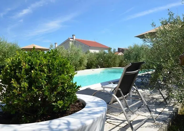 Family-friendly With Swimming Pool Povljana, Pag - 244 * ポヴリャナ