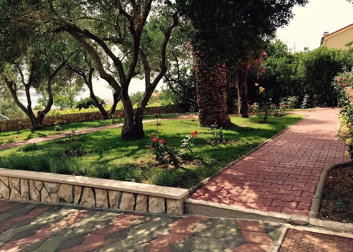 Family-Friendly Apartments With Swimming Pool Povljana, Pag - 244 *