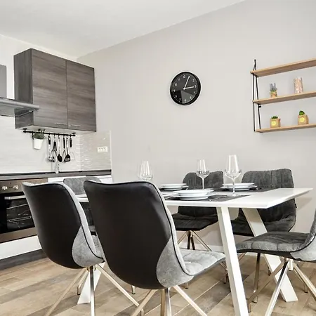 Family Friendly Apartments With A Swimming Pool Povljana, Pag - 244 Повляна