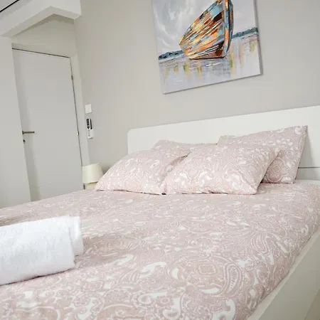 Апартаменты Family Friendly Apartments With A Swimming Pool Povljana, Pag - 244