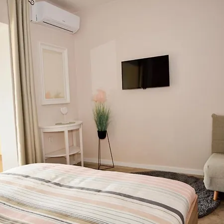 Family Friendly Apartments With A Swimming Pool Povljana, Pag - 244 * Повляна