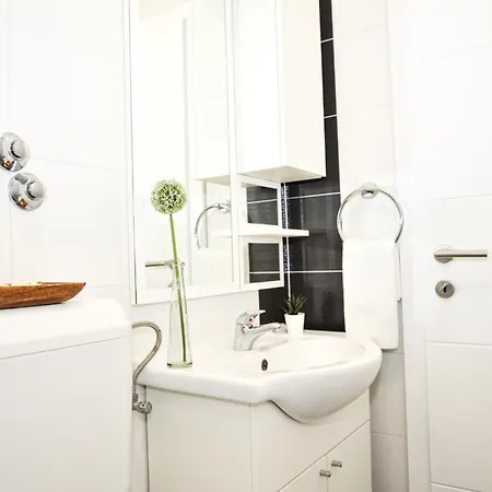 Апартаменты Family Friendly Apartments With A Swimming Pool Povljana, Pag - 244 *