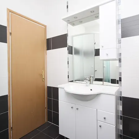 Апартаменты Family Friendly Apartments With A Swimming Pool Povljana, Pag - 244 *